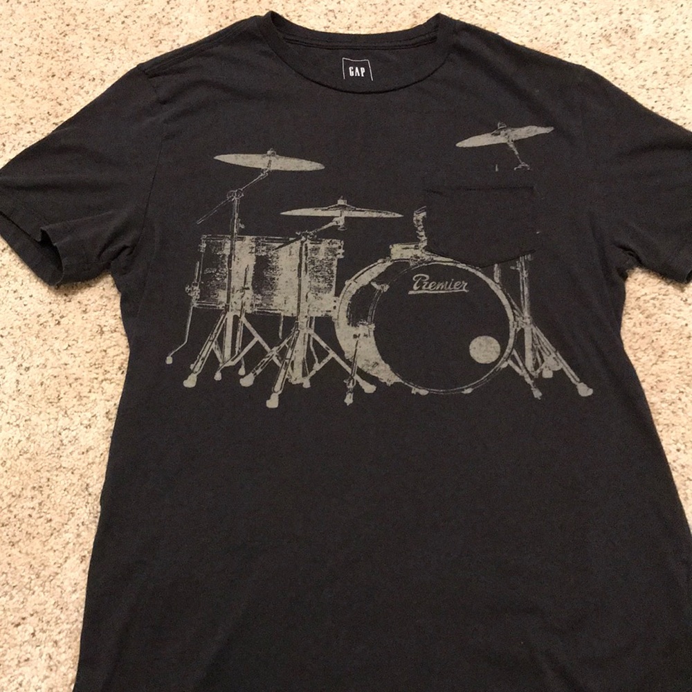 *NEW* GAP Graphic Rock Side Pocket T-Shirt
